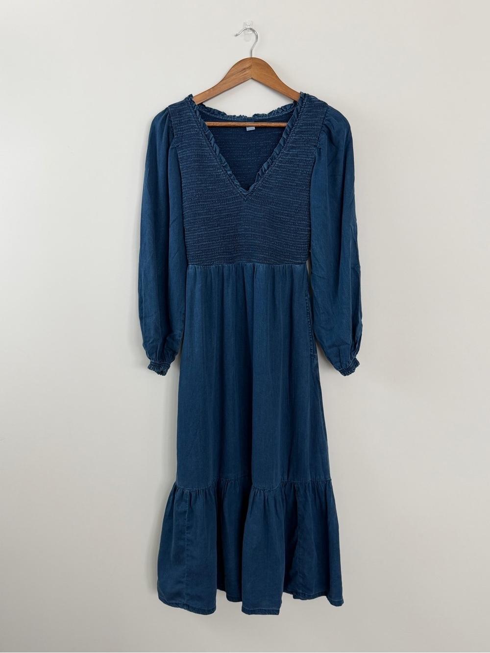 Old Navy Lyocell Chambray Smocked Midi Dress Tiered Hem XS NWT - Picture 5 of 12